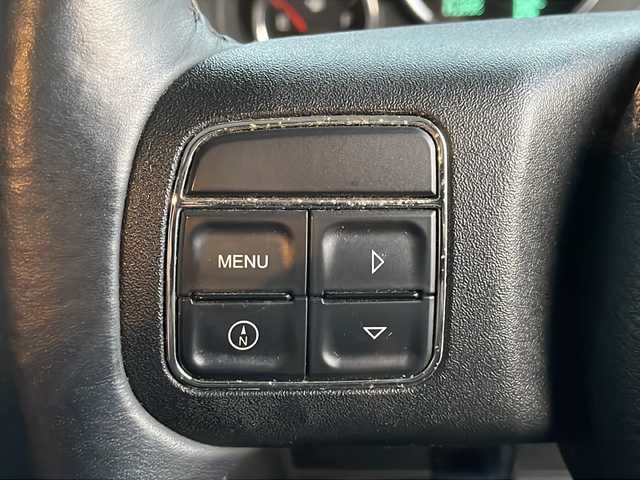 クライスラー・ジープ ジープ ラングラー アンリミテッド スポーツ 岩手県 2013(平25)年 11.1万km 白 ナビ　バックカメラ　サイドカメラ　ＣＤ／ＤＶＤ再生　フルセグ　ＥＴＣ　クルーズコントロール　純正１７ＡＷ　リモコンキー　純正フロアマット　ダウンヒルアシスト　背面タイヤ　スペアキー　ＭＴモード付ＡＴ