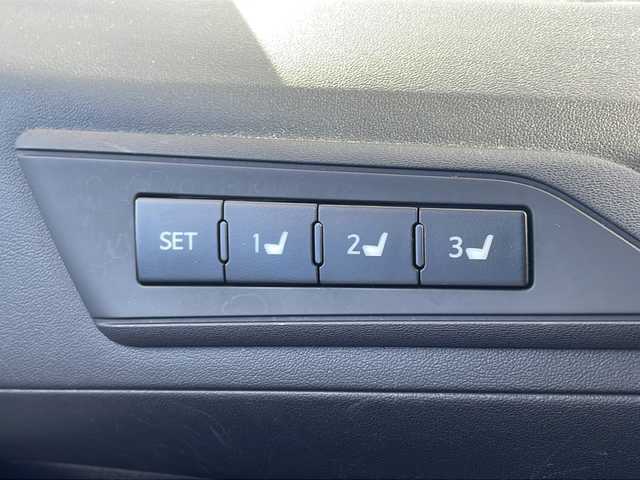 トヨタ ヴェルファイア Z Gエディション 道央・札幌 2016(平28)年 7.5万km ホワイトパールクリスタルシャイン 1オーナー/4WD/社外フリップダウンモニター/社外9型SDナビ/フルセグTV/【CD/DVD/Bluetooth】/バックカメラ/ETC/ドライブレコーダー/クルーズコントロール/ステアリングヒーター/両側パワースライドドア/パワーバックドア/ハーフレザーシート/1列目/2列目パワーシート/オートライト/LEDヘッドランプ/LEDフロントフォグランプ/235/50R18インチ純正AW/プッシュスタート/スマートキー/スペアキー/フロアマット