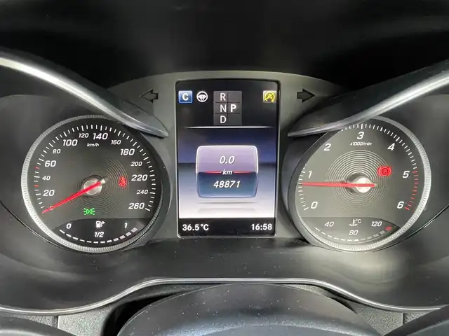 メルセデス・ベンツ ＧＬＣ２２０ d 4マチックスポーツ 本革 石川県 2018(平30)年 4.9万km 黒 アクティブステアリングアシスト/レーンキープアシスト/３６０°カメラ/HUD/BSM/アクティブブレーキアシスト/アテンションアシスト