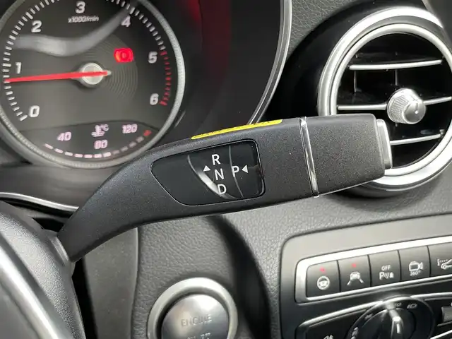メルセデス・ベンツ ＧＬＣ２２０ d 4マチックスポーツ 本革 石川県 2018(平30)年 4.9万km 黒 アクティブステアリングアシスト/レーンキープアシスト/３６０°カメラ/HUD/BSM/アクティブブレーキアシスト/アテンションアシスト