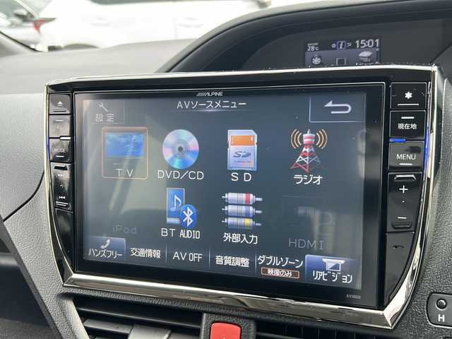 トヨタ ノア ハイブリッド G 大阪府 2015(平27)年 6.4万km ホワイトパールクリスタルシャイン ワンオーナー　アルパイン１０型ナビ　CD DVD BT HDMI SD フルセグTV アルパインフリップダウンモニター　バックカメラ　　両側パワースライドドア　　純正エンジンスターター　ドラレコ　　前席シートヒーター　　ビルトインＥＴＣ　置くだけ充電　LEDオートライト　社外AWスタッドレス４本積み込み