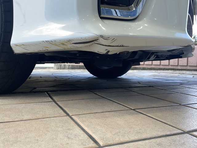 トヨタ ヴォクシー ZS 静岡県 2018(平30)年 7.7万km ホワイトパールクリスタルシャイン 純正SDナビ（AM/FM/CD/DVD/Bluetooth）/社外後席モニター/フルセグTV/バックカメラ/クルーズコントロール/リフトアップシート/両側パワースライドドア/ETC/LEDヘッドライト/LEDフォグランプ/オートライト/純正16インチアルミホイール/バックカメラ/レーンキープアシスト/社外ドライブレコーダー