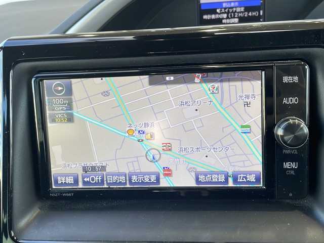 トヨタ ヴォクシー ZS 静岡県 2018(平30)年 7.7万km ホワイトパールクリスタルシャイン 純正SDナビ（AM/FM/CD/DVD/Bluetooth）/社外後席モニター/フルセグTV/バックカメラ/クルーズコントロール/リフトアップシート/両側パワースライドドア/ETC/LEDヘッドライト/LEDフォグランプ/オートライト/純正16インチアルミホイール/バックカメラ/レーンキープアシスト/社外ドライブレコーダー