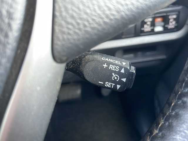 トヨタ ヴォクシー ZS 静岡県 2018(平30)年 7.7万km ホワイトパールクリスタルシャイン 純正SDナビ（AM/FM/CD/DVD/Bluetooth）/社外後席モニター/フルセグTV/バックカメラ/クルーズコントロール/リフトアップシート/両側パワースライドドア/ETC/LEDヘッドライト/LEDフォグランプ/オートライト/純正16インチアルミホイール/バックカメラ/レーンキープアシスト/社外ドライブレコーダー