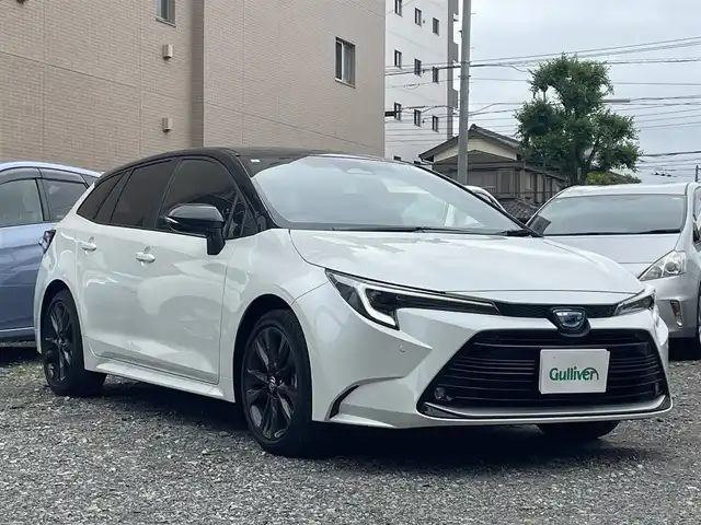 トヨタ カローラツーリング ハイブリッド ダブルバイビー 東京都 2023(令5)年 0.1万km アティチュードブラックマイカ/プラチナホワイトパールマイカ 走行距離770Km/ワンオーナー/純正メモリナビ/ (フルセグTV/Bluetooth/MSV)/バックカメラ/ビルトイン2.0ETC/ハーフレザーシート/TOYOTA Safety Sense/・レーダークルーズ コントロール/・プリクラッシュセーフティ/・レーントレーシングアシスト/・レーンディパーチャーアラート/・ロードサインアシスト/・先行車発進告知機能/・オートマチックハイビーム/プライインドスポットモニター/横滑り防止機能/純正17インチアルミホイール/スマートキー/純正LEDヘッドライト/カーテンエアバック/スペアキー1本/保証書/取扱説明書