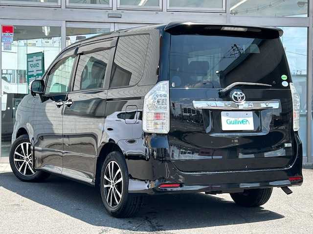 トヨタ ヴォクシー ZS 煌Z 青森県 2013(平25)年 10万km ブラック 純正HDDナビ（フルセグ/BlueTooth）/社外スタッドレスタイヤ積込/両側パワースライドドア/バックカメラ/スマートキー/キセノンヘッドライト/ハーフレザーシート/8人乗り/MTモード/保証書/取扱説明書/ナビ説明書