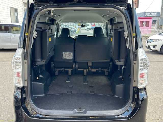 トヨタ ヴォクシー ZS 煌Z 青森県 2013(平25)年 10万km ブラック 純正HDDナビ（フルセグ/BlueTooth）/社外スタッドレスタイヤ積込/両側パワースライドドア/バックカメラ/スマートキー/キセノンヘッドライト/ハーフレザーシート/8人乗り/MTモード/保証書/取扱説明書/ナビ説明書