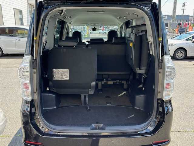 トヨタ ヴォクシー ZS 煌Z 青森県 2013(平25)年 10万km ブラック 純正HDDナビ（フルセグ/BlueTooth）/社外スタッドレスタイヤ積込/両側パワースライドドア/バックカメラ/スマートキー/キセノンヘッドライト/ハーフレザーシート/8人乗り/MTモード/保証書/取扱説明書/ナビ説明書