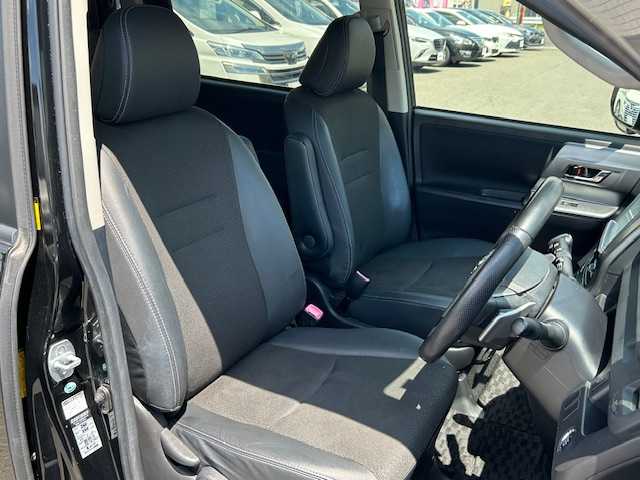 トヨタ ヴォクシー ZS 煌Z 青森県 2013(平25)年 10万km ブラック 純正HDDナビ（フルセグ/BlueTooth）/社外スタッドレスタイヤ積込/両側パワースライドドア/バックカメラ/スマートキー/キセノンヘッドライト/ハーフレザーシート/8人乗り/MTモード/保証書/取扱説明書/ナビ説明書