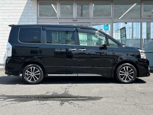 トヨタ ヴォクシー ZS 煌Z 青森県 2013(平25)年 10万km ブラック 純正HDDナビ（フルセグ/BlueTooth）/社外スタッドレスタイヤ積込/両側パワースライドドア/バックカメラ/スマートキー/キセノンヘッドライト/ハーフレザーシート/8人乗り/MTモード/保証書/取扱説明書/ナビ説明書