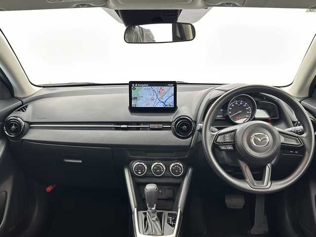 マツダ マツダ２ 15S スマートエディション 宮城県 2022(令4)年 3.3万km スノーフレイクホワイトパールマイカ 4WD/純正ナビ(AM/FM/BT)/全方位モニター/i-ACTIVSENSE　/　・スマートシティブレーキサポート /　・車線逸脱警報システム /　・横滑り防止装置 /　・ブラインドスポットモニタ /ステアリングスイッチ /ETC /LEDライト /オートライト /プッシュスタート /社外アルミホイール/社外フロアマット