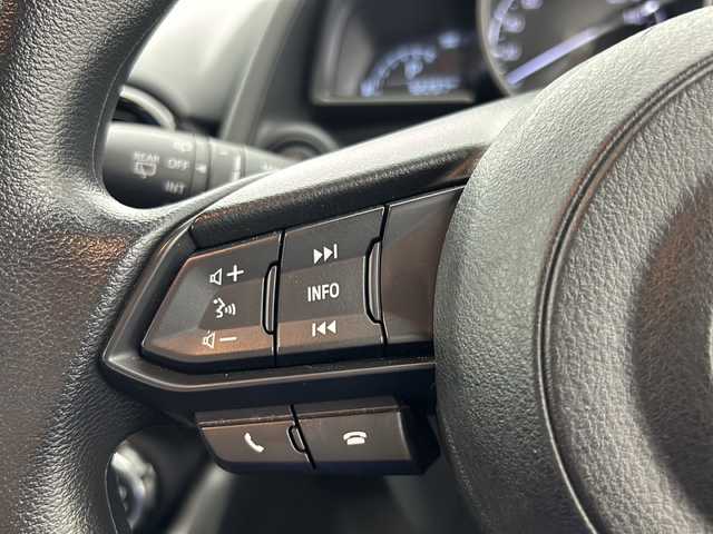 マツダ マツダ２ 15S スマートエディション 宮城県 2022(令4)年 3.3万km スノーフレイクホワイトパールマイカ 4WD/純正ナビ(AM/FM/BT)/全方位モニター/i-ACTIVSENSE　/　・スマートシティブレーキサポート /　・車線逸脱警報システム /　・横滑り防止装置 /　・ブラインドスポットモニタ /ステアリングスイッチ /ETC /LEDライト /オートライト /プッシュスタート /社外アルミホイール/社外フロアマット