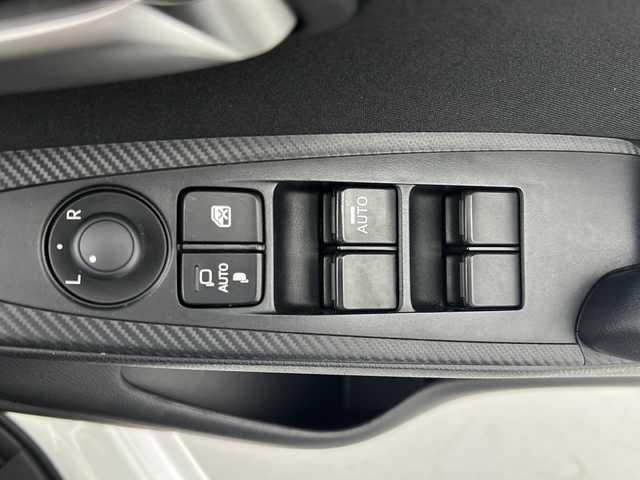 マツダ マツダ２ 15S スマートエディション 宮城県 2022(令4)年 3.3万km スノーフレイクホワイトパールマイカ 4WD/純正ナビ(AM/FM/BT)/全方位モニター/i-ACTIVSENSE　/　・スマートシティブレーキサポート /　・車線逸脱警報システム /　・横滑り防止装置 /　・ブラインドスポットモニタ /ステアリングスイッチ /ETC /LEDライト /オートライト /プッシュスタート /社外アルミホイール/社外フロアマット