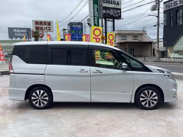 日産 セレナ ハイウェイスター 京都府 2016(平28)年 4.2万km ブリリアントシルバー ワンオーナー/禁煙/車検：令和7年12月14日/純正ナビ8インチ（MM516D-L)/フルセグTV/フリップダウンモニター/両側パワースライドドア/アラウンドビューモニター/BluetoothCD DVD/ETC/クルーズコントロール/LEDヘッドライト/フロントフォグライト/取扱説明書/新車保証書/スペアインテリジェントキー