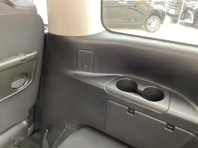 日産 セレナ ハイウェイスター 京都府 2016(平28)年 4.2万km ブリリアントシルバー ワンオーナー/禁煙/車検：令和7年12月14日/純正ナビ8インチ（MM516D-L)/フルセグTV/フリップダウンモニター/両側パワースライドドア/アラウンドビューモニター/BluetoothCD DVD/ETC/クルーズコントロール/LEDヘッドライト/フロントフォグライト/取扱説明書/新車保証書/スペアインテリジェントキー