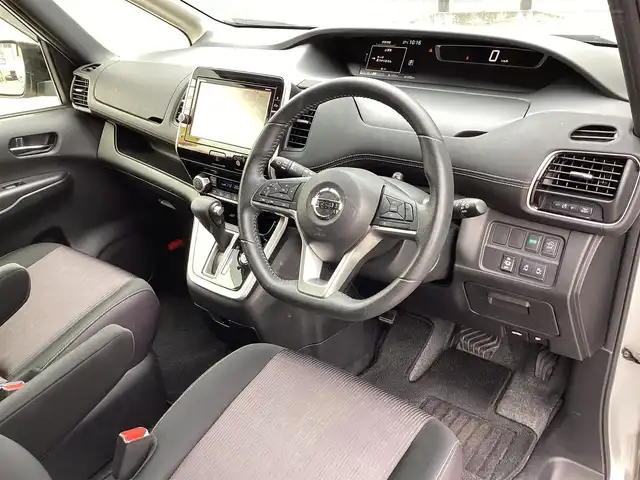 日産 セレナ ハイウェイスター 京都府 2016(平28)年 4.2万km ブリリアントシルバー ワンオーナー/禁煙/車検：令和7年12月14日/純正ナビ8インチ（MM516D-L)/フルセグTV/フリップダウンモニター/両側パワースライドドア/アラウンドビューモニター/BluetoothCD DVD/ETC/クルーズコントロール/LEDヘッドライト/フロントフォグライト/取扱説明書/新車保証書/スペアインテリジェントキー