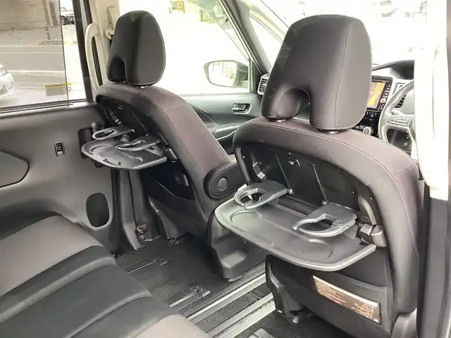 日産 セレナ ハイウェイスター 京都府 2016(平28)年 4.2万km ブリリアントシルバー ワンオーナー/禁煙/車検：令和7年12月14日/純正ナビ8インチ（MM516D-L)/フルセグTV/フリップダウンモニター/両側パワースライドドア/アラウンドビューモニター/BluetoothCD DVD/ETC/クルーズコントロール/LEDヘッドライト/フロントフォグライト/取扱説明書/新車保証書/スペアインテリジェントキー