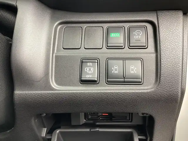 日産 セレナ ハイウェイスター 京都府 2016(平28)年 4.2万km ブリリアントシルバー ワンオーナー/禁煙/車検：令和7年12月14日/純正ナビ8インチ（MM516D-L)/フルセグTV/フリップダウンモニター/両側パワースライドドア/アラウンドビューモニター/BluetoothCD DVD/ETC/クルーズコントロール/LEDヘッドライト/フロントフォグライト/取扱説明書/新車保証書/スペアインテリジェントキー