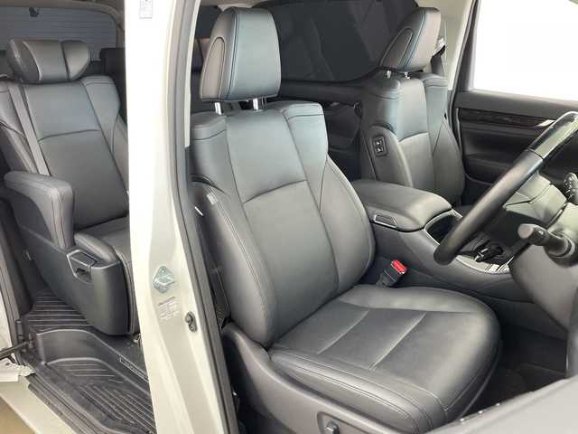 トヨタ アルファード S Cパッケージ 兵庫県 2021(令3)年 2.6万km ホワイトパールクリスタルシャイン ・Wサンルーフ/・社外エアロ/・社外4本出しマフラー/・ダウンサス/・トヨタセーフティーセンス/・プリクラッシュセーフティ/・レーントレーシングアシスト/・クリアランスソナー/・パーキングサポートブレーキ/・リヤクロストラフィックアラート/・BSM/・ロードサインアシスト/・ナノイー/・レーダークルーズコントロール/・オートマチックハイビーム/・純正9型ナビ＆フルセグ＆BT＆USB＆DVD/・バックカメラ/・純正12.1型フリップダウンモニター/・両側パワースライドドア/・パワーバックドア/・ビルトインETC2.0/・ステアリングヒーター/・ステアリングリモコン/・デジタルインナーミラー/・社外前後ドライブレコーダー/・合皮シート/・前席シートヒーター/・前席シートベンチレーション/・運転席メモリーシート/・2列目オットマン/・助手席オットマン/・3眼LEDヘッドライト/・フォグ/・オートライト/・スマートキー/・スペアキー/・プッシュスタート/・電子パーキング/・オートホールド/・純正18インチアルミホイール