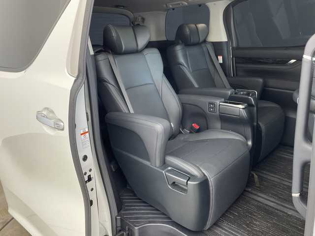 トヨタ アルファード S Cパッケージ 兵庫県 2021(令3)年 2.6万km ホワイトパールクリスタルシャイン ・Wサンルーフ/・社外エアロ/・社外4本出しマフラー/・ダウンサス/・トヨタセーフティーセンス/・プリクラッシュセーフティ/・レーントレーシングアシスト/・クリアランスソナー/・パーキングサポートブレーキ/・リヤクロストラフィックアラート/・BSM/・ロードサインアシスト/・ナノイー/・レーダークルーズコントロール/・オートマチックハイビーム/・純正9型ナビ＆フルセグ＆BT＆USB＆DVD/・バックカメラ/・純正12.1型フリップダウンモニター/・両側パワースライドドア/・パワーバックドア/・ビルトインETC2.0/・ステアリングヒーター/・ステアリングリモコン/・デジタルインナーミラー/・社外前後ドライブレコーダー/・合皮シート/・前席シートヒーター/・前席シートベンチレーション/・運転席メモリーシート/・2列目オットマン/・助手席オットマン/・3眼LEDヘッドライト/・フォグ/・オートライト/・スマートキー/・スペアキー/・プッシュスタート/・電子パーキング/・オートホールド/・純正18インチアルミホイール