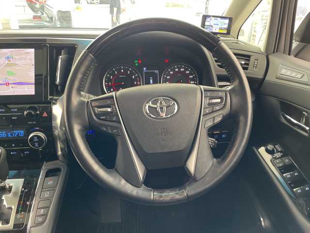 トヨタ アルファード S Cパッケージ 兵庫県 2021(令3)年 2.6万km ホワイトパールクリスタルシャイン ・Wサンルーフ/・社外エアロ/・社外4本出しマフラー/・ダウンサス/・トヨタセーフティーセンス/・プリクラッシュセーフティ/・レーントレーシングアシスト/・クリアランスソナー/・パーキングサポートブレーキ/・リヤクロストラフィックアラート/・BSM/・ロードサインアシスト/・ナノイー/・レーダークルーズコントロール/・オートマチックハイビーム/・純正9型ナビ＆フルセグ＆BT＆USB＆DVD/・バックカメラ/・純正12.1型フリップダウンモニター/・両側パワースライドドア/・パワーバックドア/・ビルトインETC2.0/・ステアリングヒーター/・ステアリングリモコン/・デジタルインナーミラー/・社外前後ドライブレコーダー/・合皮シート/・前席シートヒーター/・前席シートベンチレーション/・運転席メモリーシート/・2列目オットマン/・助手席オットマン/・3眼LEDヘッドライト/・フォグ/・オートライト/・スマートキー/・スペアキー/・プッシュスタート/・電子パーキング/・オートホールド/・純正18インチアルミホイール