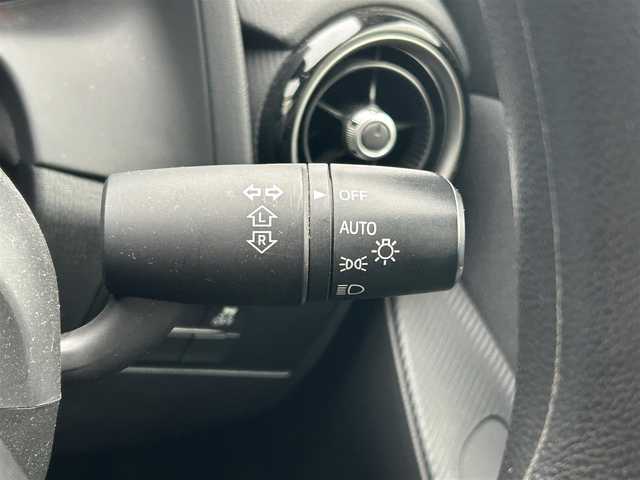 マツダ デミオ 13S 新潟県 2016(平28)年 6.3万km マシーングレープレミアムM 純正ナビ【フルセグTV/FM・AM/BT】/アイドリングストップ/衝突軽減/シートヒーター/ETC/オートライト/スマートキー/プッシュスタート/ステアリングスイッチ/サマータイヤ付き