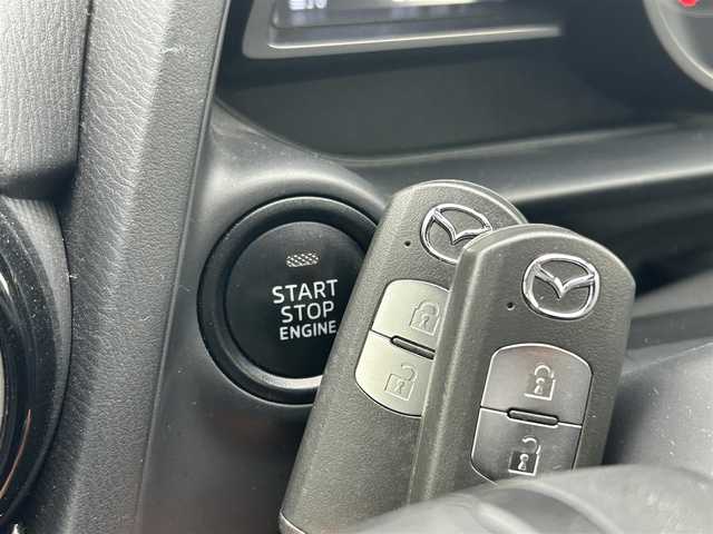 マツダ デミオ 13S 新潟県 2016(平28)年 6.3万km マシーングレープレミアムM 純正ナビ【フルセグTV/FM・AM/BT】/アイドリングストップ/衝突軽減/シートヒーター/ETC/オートライト/スマートキー/プッシュスタート/ステアリングスイッチ/サマータイヤ付き