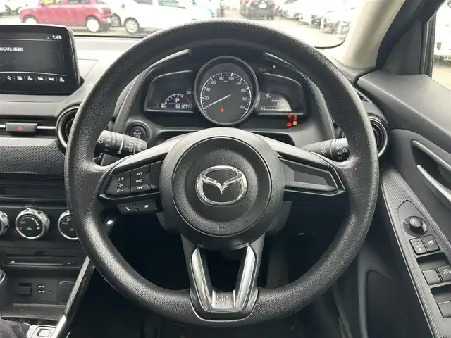 マツダ デミオ 13S 新潟県 2016(平28)年 6.3万km マシーングレープレミアムM 純正ナビ【フルセグTV/FM・AM/BT】/アイドリングストップ/衝突軽減/シートヒーター/ETC/オートライト/スマートキー/プッシュスタート/ステアリングスイッチ/サマータイヤ付き