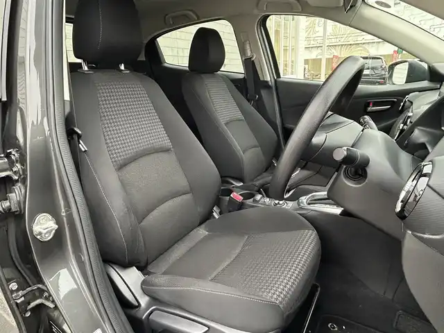 マツダ デミオ 13S 新潟県 2016(平28)年 6.3万km マシーングレープレミアムM 純正ナビ【フルセグTV/FM・AM/BT】/アイドリングストップ/衝突軽減/シートヒーター/ETC/オートライト/スマートキー/プッシュスタート/ステアリングスイッチ/サマータイヤ付き