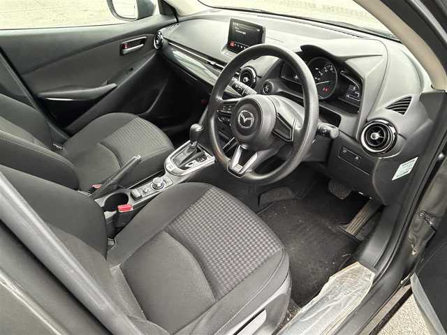 マツダ デミオ 13S 新潟県 2016(平28)年 6.3万km マシーングレープレミアムM 純正ナビ【フルセグTV/FM・AM/BT】/アイドリングストップ/衝突軽減/シートヒーター/ETC/オートライト/スマートキー/プッシュスタート/ステアリングスイッチ/サマータイヤ付き