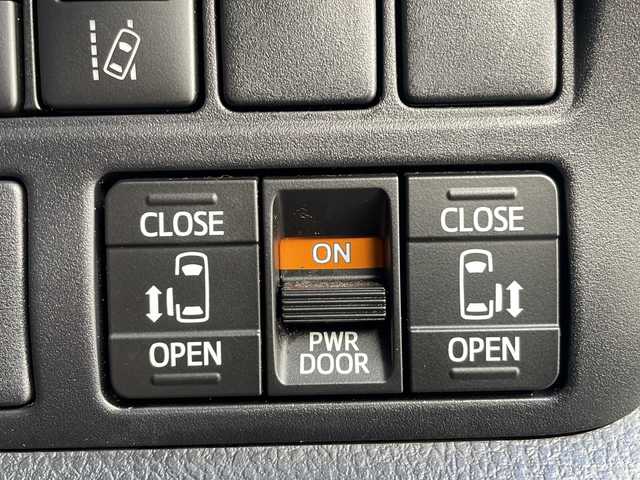 トヨタ ヴォクシー ZS 煌Ⅲ 京都府 2021(令3)年 6.5万km ホワイトパールクリスタルシャイン モデリスタエアロ　純正１０インチナビ　フルセグ　Ｂｌｕｅｔｏｏｔｈオーディオ　ＤＶＤ再生　バックカメラ　プリクラッシュセーフティ　クルーズコントロール　両側パワースライド　ＬＥＤヘッドライト　禁煙車