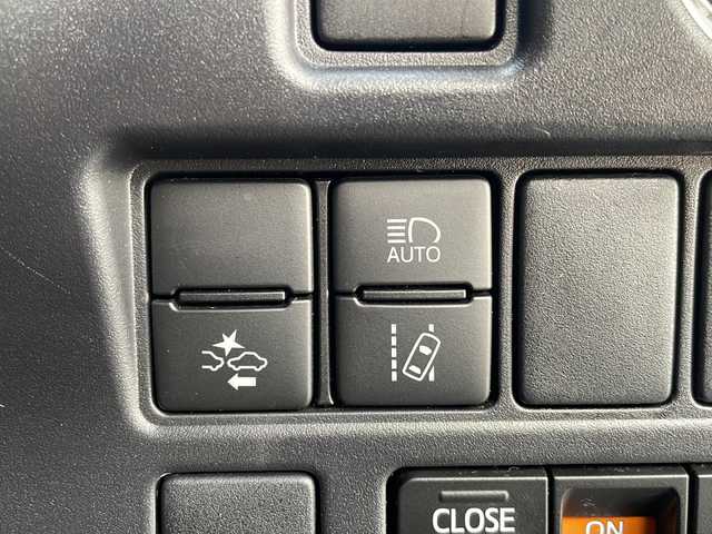 トヨタ ヴォクシー ZS 煌Ⅲ 京都府 2021(令3)年 6.5万km ホワイトパールクリスタルシャイン モデリスタエアロ　純正１０インチナビ　フルセグ　Ｂｌｕｅｔｏｏｔｈオーディオ　ＤＶＤ再生　バックカメラ　プリクラッシュセーフティ　クルーズコントロール　両側パワースライド　ＬＥＤヘッドライト　禁煙車