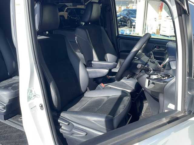 トヨタ ヴォクシー ZS 煌Ⅲ 京都府 2021(令3)年 6.5万km ホワイトパールクリスタルシャイン モデリスタエアロ　純正１０インチナビ　フルセグ　Ｂｌｕｅｔｏｏｔｈオーディオ　ＤＶＤ再生　バックカメラ　プリクラッシュセーフティ　クルーズコントロール　両側パワースライド　ＬＥＤヘッドライト　禁煙車