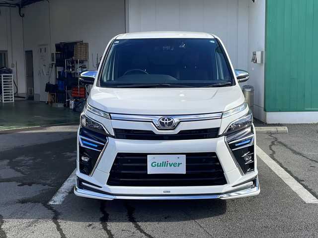 トヨタ ヴォクシー ZS 煌Ⅲ 京都府 2021(令3)年 6.5万km ホワイトパールクリスタルシャイン モデリスタエアロ　純正１０インチナビ　フルセグ　Ｂｌｕｅｔｏｏｔｈオーディオ　ＤＶＤ再生　バックカメラ　プリクラッシュセーフティ　クルーズコントロール　両側パワースライド　ＬＥＤヘッドライト　禁煙車