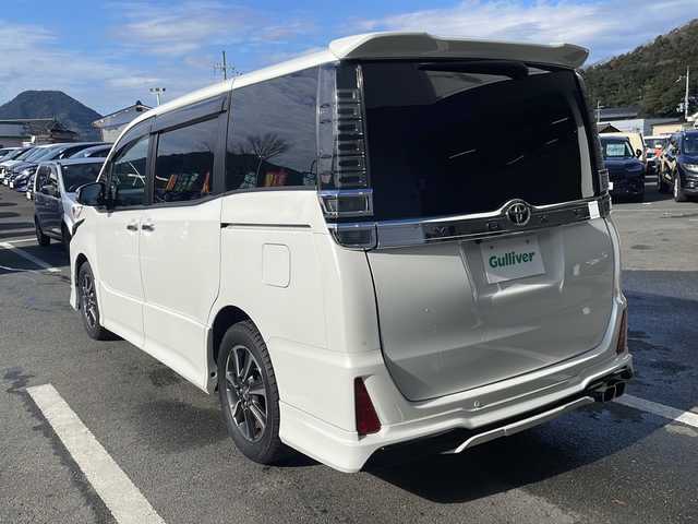 トヨタ ヴォクシー ZS 煌Ⅲ 京都府 2021(令3)年 6.5万km ホワイトパールクリスタルシャイン モデリスタエアロ　純正１０インチナビ　フルセグ　Ｂｌｕｅｔｏｏｔｈオーディオ　ＤＶＤ再生　バックカメラ　プリクラッシュセーフティ　クルーズコントロール　両側パワースライド　ＬＥＤヘッドライト　禁煙車