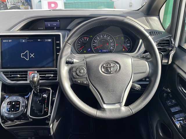 トヨタ ヴォクシー ZS 煌Ⅲ 京都府 2021(令3)年 6.5万km ホワイトパールクリスタルシャイン モデリスタエアロ　純正１０インチナビ　フルセグ　Ｂｌｕｅｔｏｏｔｈオーディオ　ＤＶＤ再生　バックカメラ　プリクラッシュセーフティ　クルーズコントロール　両側パワースライド　ＬＥＤヘッドライト　禁煙車