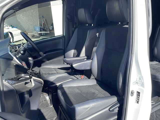 トヨタ ヴォクシー ZS 煌Ⅲ 京都府 2021(令3)年 6.5万km ホワイトパールクリスタルシャイン モデリスタエアロ　純正１０インチナビ　フルセグ　Ｂｌｕｅｔｏｏｔｈオーディオ　ＤＶＤ再生　バックカメラ　プリクラッシュセーフティ　クルーズコントロール　両側パワースライド　ＬＥＤヘッドライト　禁煙車