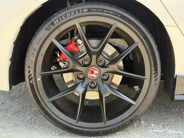 ホンダ シビック タイプR 兵庫県 2025(令7)年 0.3万km チャンピオンシップホワイト ワンオーナー/純正ナビ/フルセグテレビ/バックモニター/純正19インチアルミホイール/専用フロントスポイラー/オートハイビーム/ブラインドスポットモニター/ETC2.0/レーダークルーズコントロール＆レーンアシスト/専用フロアマット