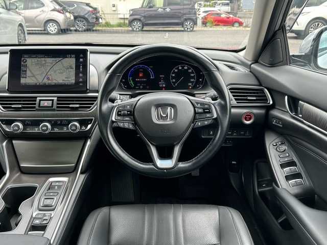 ホンダ アコード EX 千葉県 2020(令2)年 1.6万km ルナシルバーM 禁煙車/ワンオーナー/純正internavi PremiumClub/フルセグTV/Bluetooth/USB接続/バックカメラ/前後ドライブレコーダー/ETC/サンルーフ/メモリ付きパワーシート/ドライビングポジションシステム/シートヒーター/レザーシート/サンルーフ/純正18インチアルミホイール/純正フロアマット/レーダークルーズコントロール/ヘッドアップディスプレイ/ブラインドスポットモニター/標識認識機能/レーンキープアシスト/誤発信抑制機能/後方誤発信抑制機能/衝突被害軽減ブレーキ/ブレーキホールド/サイドバイザー/カーテンエアバック/電動格納ウィンカーミラー/LEDヘッドライト/パドルシフト/取扱説明書/保証書/整備記録簿/スペアキー
