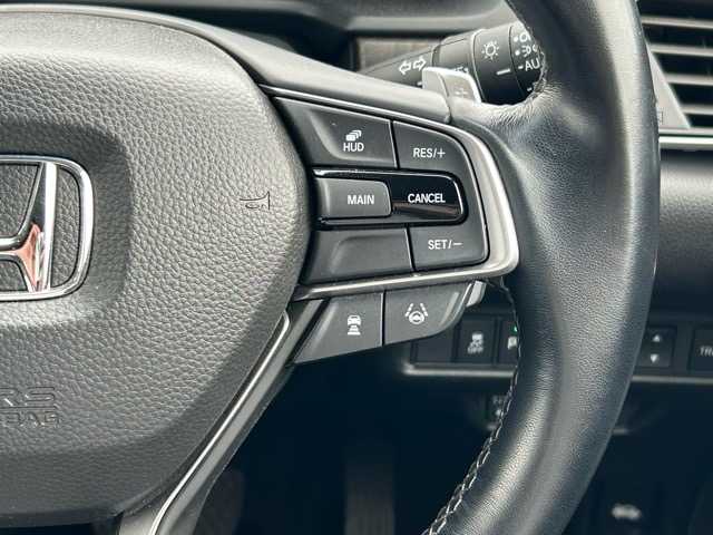 ホンダ アコード EX 千葉県 2020(令2)年 1.6万km ルナシルバーM 禁煙車/ワンオーナー/純正internavi PremiumClub/フルセグTV/Bluetooth/USB接続/バックカメラ/前後ドライブレコーダー/ETC/サンルーフ/メモリ付きパワーシート/ドライビングポジションシステム/シートヒーター/レザーシート/サンルーフ/純正18インチアルミホイール/純正フロアマット/レーダークルーズコントロール/ヘッドアップディスプレイ/ブラインドスポットモニター/標識認識機能/レーンキープアシスト/誤発信抑制機能/後方誤発信抑制機能/衝突被害軽減ブレーキ/ブレーキホールド/サイドバイザー/カーテンエアバック/電動格納ウィンカーミラー/LEDヘッドライト/パドルシフト/取扱説明書/保証書/整備記録簿/スペアキー