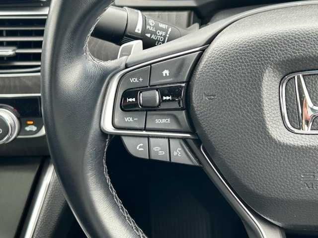 ホンダ アコード EX 千葉県 2020(令2)年 1.6万km ルナシルバーM 禁煙車/ワンオーナー/純正internavi PremiumClub/フルセグTV/Bluetooth/USB接続/バックカメラ/前後ドライブレコーダー/ETC/サンルーフ/メモリ付きパワーシート/ドライビングポジションシステム/シートヒーター/レザーシート/サンルーフ/純正18インチアルミホイール/純正フロアマット/レーダークルーズコントロール/ヘッドアップディスプレイ/ブラインドスポットモニター/標識認識機能/レーンキープアシスト/誤発信抑制機能/後方誤発信抑制機能/衝突被害軽減ブレーキ/ブレーキホールド/サイドバイザー/カーテンエアバック/電動格納ウィンカーミラー/LEDヘッドライト/パドルシフト/取扱説明書/保証書/整備記録簿/スペアキー