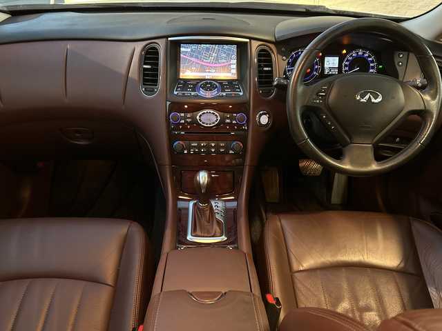 日産 スカイライン クロスオーバー 370GT FOUR Type P 岡山県 2011(平23)年 6.6万km クリスタルホワイトパール 純正HDDナビ　/（CD/BT/ワンセグ）/ＢＯＳＥサウンドシステム/アラウンドビューモニター　/前席パワーシート（運転席メモリー付）　/前席シートヒーター/ビルトインＥＴＣ/前後コーナーセンサー　/純正キセノンヘッドライト/フォグランプ/プッシュスタート　/ＵＳＢ接続　/スマートキー/ミュージックサーバー/ミュージックプレーヤー接続/純正フロアマット/純正アルミホイール