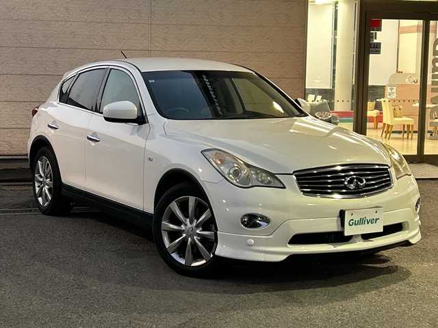 日産 スカイライン クロスオーバー 370GT FOUR Type P 岡山県 2011(平23)年 6.6万km クリスタルホワイトパール 純正HDDナビ　/（CD/BT/ワンセグ）/ＢＯＳＥサウンドシステム/アラウンドビューモニター　/前席パワーシート（運転席メモリー付）　/前席シートヒーター/ビルトインＥＴＣ/前後コーナーセンサー　/純正キセノンヘッドライト/フォグランプ/プッシュスタート　/ＵＳＢ接続　/スマートキー/ミュージックサーバー/ミュージックプレーヤー接続/純正フロアマット/純正アルミホイール