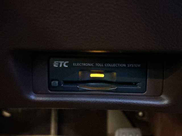 日産 スカイライン クロスオーバー 370GT FOUR Type P 岡山県 2011(平23)年 6.6万km クリスタルホワイトパール 純正HDDナビ　/（CD/BT/ワンセグ）/ＢＯＳＥサウンドシステム/アラウンドビューモニター　/前席パワーシート（運転席メモリー付）　/前席シートヒーター/ビルトインＥＴＣ/前後コーナーセンサー　/純正キセノンヘッドライト/フォグランプ/プッシュスタート　/ＵＳＢ接続　/スマートキー/ミュージックサーバー/ミュージックプレーヤー接続/純正フロアマット/純正アルミホイール