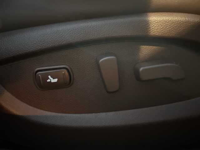 日産 スカイライン クロスオーバー 370GT FOUR Type P 岡山県 2011(平23)年 6.6万km クリスタルホワイトパール 純正HDDナビ　/（CD/BT/ワンセグ）/ＢＯＳＥサウンドシステム/アラウンドビューモニター　/前席パワーシート（運転席メモリー付）　/前席シートヒーター/ビルトインＥＴＣ/前後コーナーセンサー　/純正キセノンヘッドライト/フォグランプ/プッシュスタート　/ＵＳＢ接続　/スマートキー/ミュージックサーバー/ミュージックプレーヤー接続/純正フロアマット/純正アルミホイール