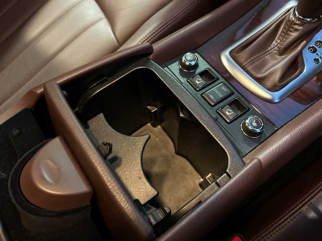 日産 スカイライン クロスオーバー 370GT FOUR Type P 岡山県 2011(平23)年 6.6万km クリスタルホワイトパール 純正HDDナビ　/（CD/BT/ワンセグ）/ＢＯＳＥサウンドシステム/アラウンドビューモニター　/前席パワーシート（運転席メモリー付）　/前席シートヒーター/ビルトインＥＴＣ/前後コーナーセンサー　/純正キセノンヘッドライト/フォグランプ/プッシュスタート　/ＵＳＢ接続　/スマートキー/ミュージックサーバー/ミュージックプレーヤー接続/純正フロアマット/純正アルミホイール