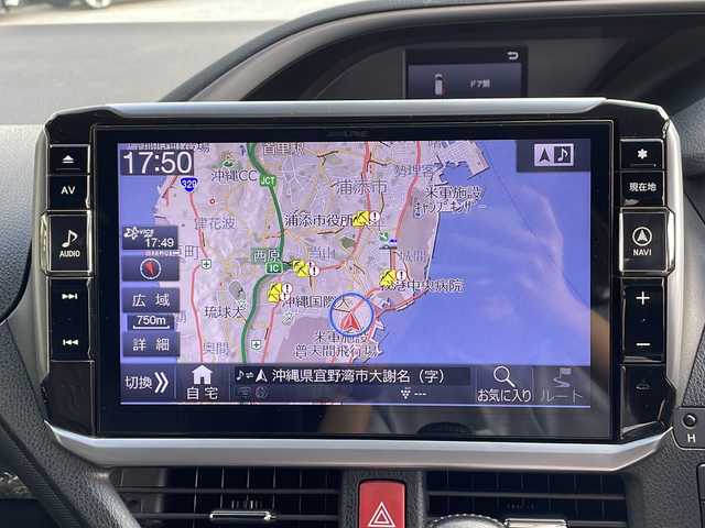 トヨタ ヴォクシー ZS 煌Ⅱ 沖縄県 2020(令2)年 3.9万km ホワイトパールクリスタルシャイン アルパイン11インチナビ・TV・Bluetooth・CD・DVD/12.8インチフリップダウンモニター/両側パワースライドドア/バックカメラ/ETC/HDMI/ドライブレコーダー/クリアランスソナー/LEDヘッドライト/純正アルミ/オートライト/オートマチックハイビーム/レーンキープアシスト/クルーズコントロール/衝突軽減システム/ステアリングスイッチ/革巻きステアリング/ウィンカードアミラー/リアロールサンシェード