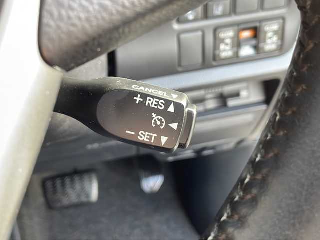 トヨタ ヴォクシー ZS 煌Ⅱ 沖縄県 2020(令2)年 3.9万km ホワイトパールクリスタルシャイン アルパイン11インチナビ・TV・Bluetooth・CD・DVD/12.8インチフリップダウンモニター/両側パワースライドドア/バックカメラ/ETC/HDMI/ドライブレコーダー/クリアランスソナー/LEDヘッドライト/純正アルミ/オートライト/オートマチックハイビーム/レーンキープアシスト/クルーズコントロール/衝突軽減システム/ステアリングスイッチ/革巻きステアリング/ウィンカードアミラー/リアロールサンシェード