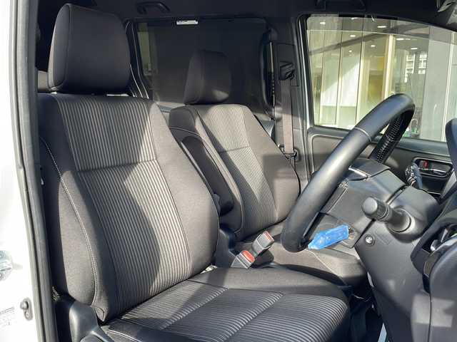 トヨタ ヴォクシー ZS 煌Ⅱ 沖縄県 2020(令2)年 3.9万km ホワイトパールクリスタルシャイン アルパイン11インチナビ・TV・Bluetooth・CD・DVD/12.8インチフリップダウンモニター/両側パワースライドドア/バックカメラ/ETC/HDMI/ドライブレコーダー/クリアランスソナー/LEDヘッドライト/純正アルミ/オートライト/オートマチックハイビーム/レーンキープアシスト/クルーズコントロール/衝突軽減システム/ステアリングスイッチ/革巻きステアリング/ウィンカードアミラー/リアロールサンシェード