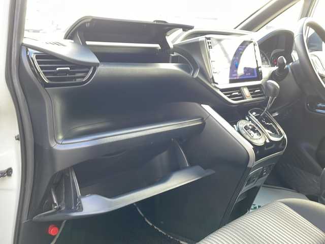 トヨタ ヴォクシー ZS 煌Ⅱ 沖縄県 2020(令2)年 3.9万km ホワイトパールクリスタルシャイン アルパイン11インチナビ・TV・Bluetooth・CD・DVD/12.8インチフリップダウンモニター/両側パワースライドドア/バックカメラ/ETC/HDMI/ドライブレコーダー/クリアランスソナー/LEDヘッドライト/純正アルミ/オートライト/オートマチックハイビーム/レーンキープアシスト/クルーズコントロール/衝突軽減システム/ステアリングスイッチ/革巻きステアリング/ウィンカードアミラー/リアロールサンシェード